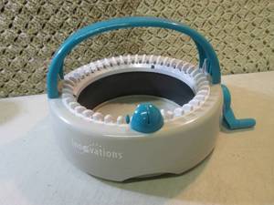 lot 157 image: Innovations Manual Knitting Machine...