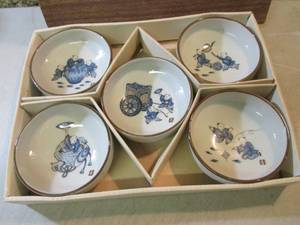 lot 193 image: Set of Vintage Cameo Bowls  CSB...