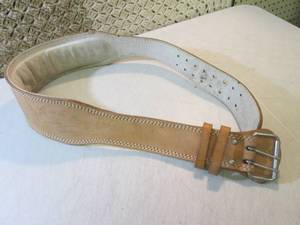 lot 195 image: Keys Leather Weight Lifting Belt Si...