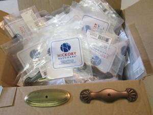 lot 249 image: Box of Assorted DrawerCabinet Pull...