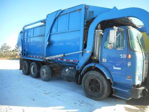 1998 Volvo Xpeditor WX Garbage Truck