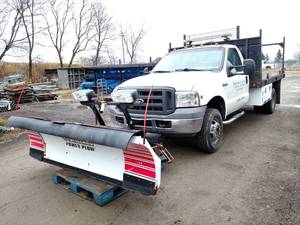 lot 1 image: 2005 Ford F350 XL Super Duty Flatbe...