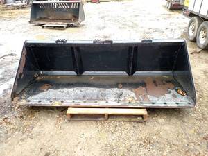 lot 10 image: MFR 96 Skid Loader Snow Bucket...