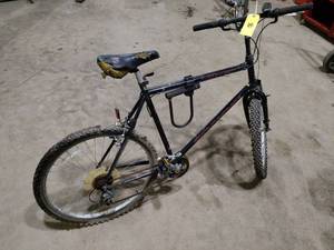 lot 90 image: Schwinn Clear Creek 26 Bicycle, 21...