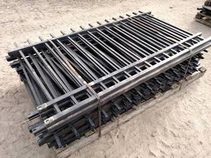 lot 65 image: Fence Panels