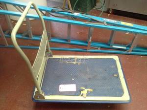 lot 14 image: 4-wheel Hand Truck