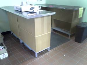 lot 101 image: 2-Piece Commercial Sales Counter