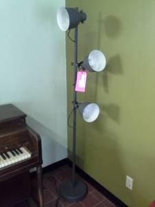lot 121 image: Three Lamp Floor Lamp