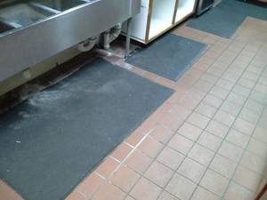 lot 133 image: Lot of (5) Commercial Floor Mats - Door Runner, Anti-Fatigue