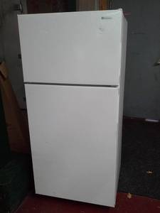 lot 165 image: GE Refrigerator Freezer