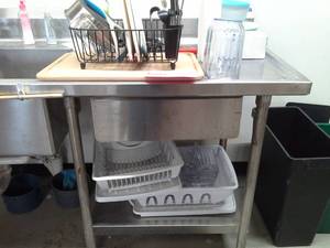 lot 186 image: Dish Dry Racks, Cutting Board, Pitchers