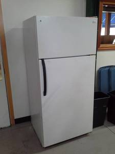 lot 187 image: 2000 Frigidaire Refrigerator Freezer