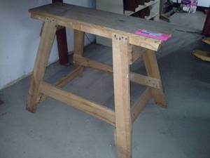 lot 190 image: Wood Stand