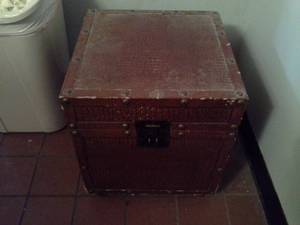 lot 197 image: Chest