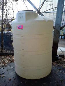 lot 15 image: 500-Gallon Poly Storage Tank with Lid