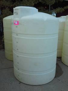 lot 16 image: 500-Gallon Poly Storage Tank with Lid