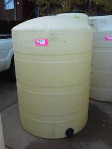 lot 17 image: 500-Gallon Poly Storage Tank with Lid
