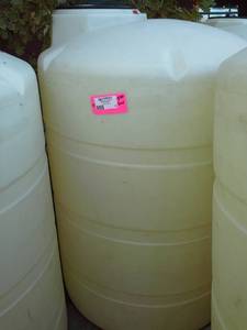 lot 19 image: 500-Gallon Poly Storage Tank with Lid