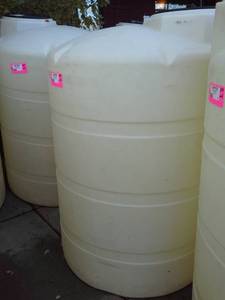 lot 20 image: 500-Gallon Poly Storage Tank with Lid