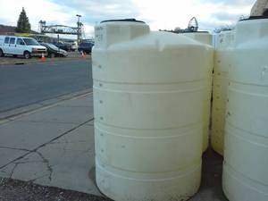 lot 22 image: 500-Gallon Poly Storage Tank with Lid