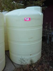 lot 23 image: 500-Gallon Poly Storage Tank with Lid