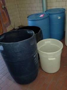 lot 317 image: Lot of (5) Plastic Barrels, Drums with Lids