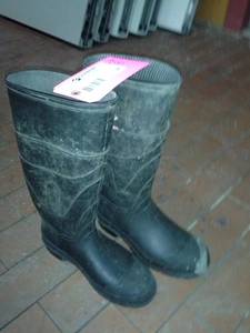 lot 326 image: Mens Size 8 Rubber Boots