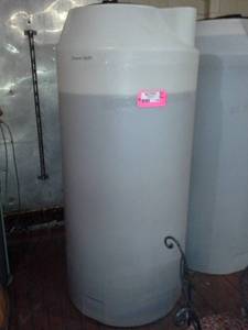 lot 349 image: 300-Gallon Poly Tank
