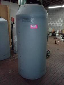 lot 366 image: 300-Gallon Poly Tank