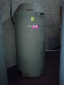 lot 369 image: 300-Gallon Poly Tank