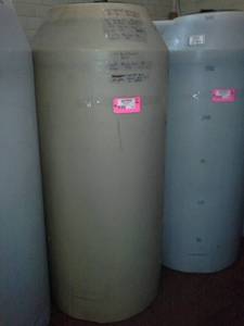 lot 371 image: 300-Gallon Poly Tank