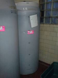lot 373 image: 300-Gallon Poly Tank