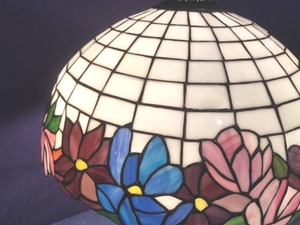 lot 6 image: Beautiful Table Lamp