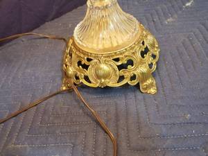 lot 8 image: Very Nice Table Lamp