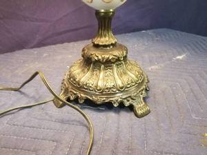 lot 9 image: Unique Table Lamp
