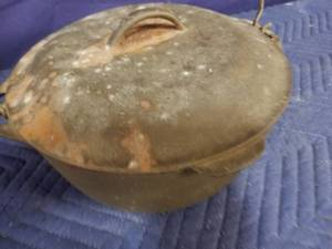 lot 15 image: Cast Iron Pot