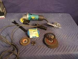 lot 19 image: Makita Angle Grinder