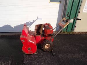 lot 3 image: 32 Craftsman Snow blower with 10 HP Motor