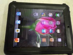 lot 4 image: 10 I Pad with Charger Tested and works
