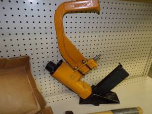 lot 6 image: Flooring Nailer with Nails and Hammer