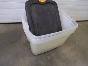 lot 21 image: 3 Totes