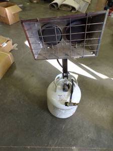 lot 31 image: Double Mr. Heater with tank