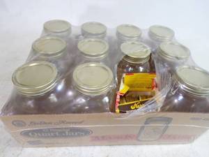 lot 40 image: 11 Regular Quart Jars with Rings and lids