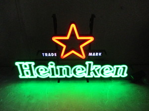 lot 10 image: Heineken Lighted Beer Sign