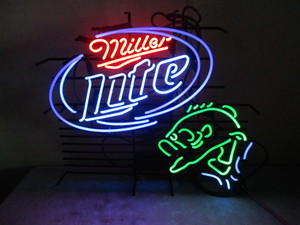 lot 15 image: Miller Lite Beer Sign (Fish)