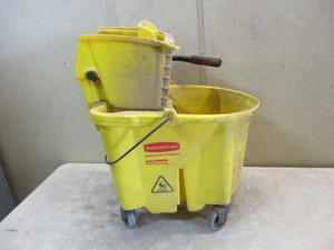 lot 24 image: Rubbermaid Mop Bucket