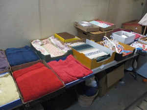 lot 32 image: Household Lot