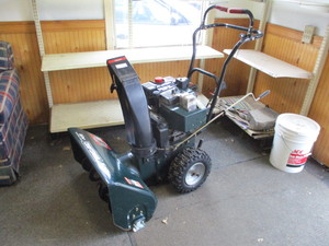 lot 34 image: Craftsman snowblower