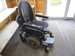lot 35 image: Jazzy 600 Powered Wheel Chair