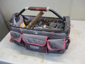lot 44 image: Tote of tools